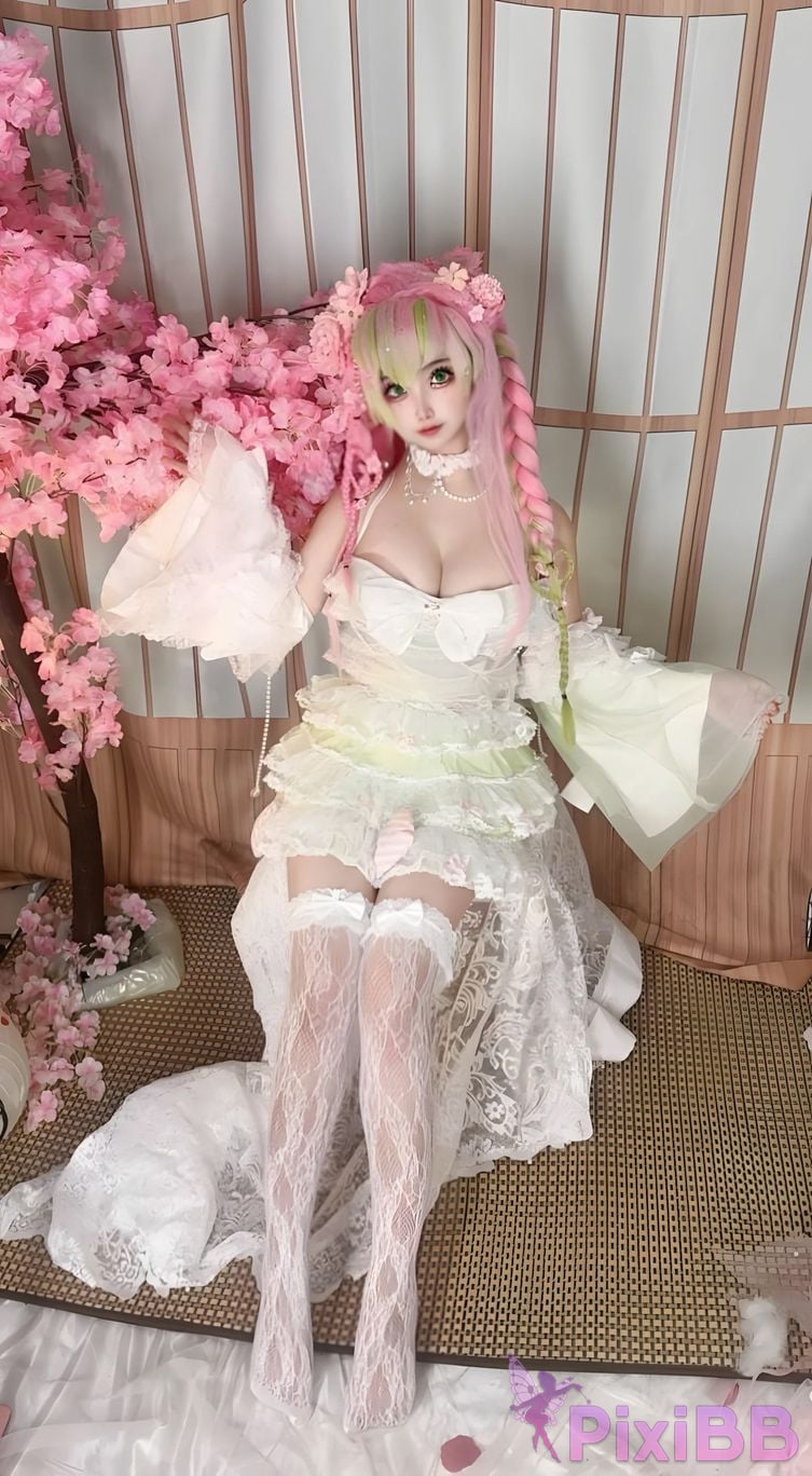 Cosplayer Vanilla Milk Meow D e m o n S l a y r K i t s u Y b Kanroji Mitsuri Collectors Edition PixiBB.COM 111