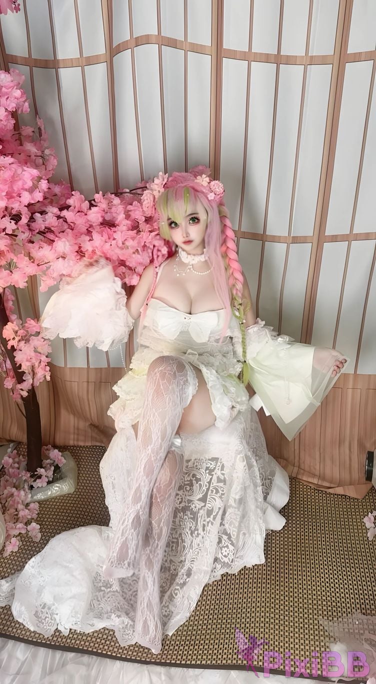 Cosplayer Vanilla Milk Meow D e m o n S l a y r K i t s u Y b Kanroji Mitsuri Collectors Edition PixiBB.COM 113
