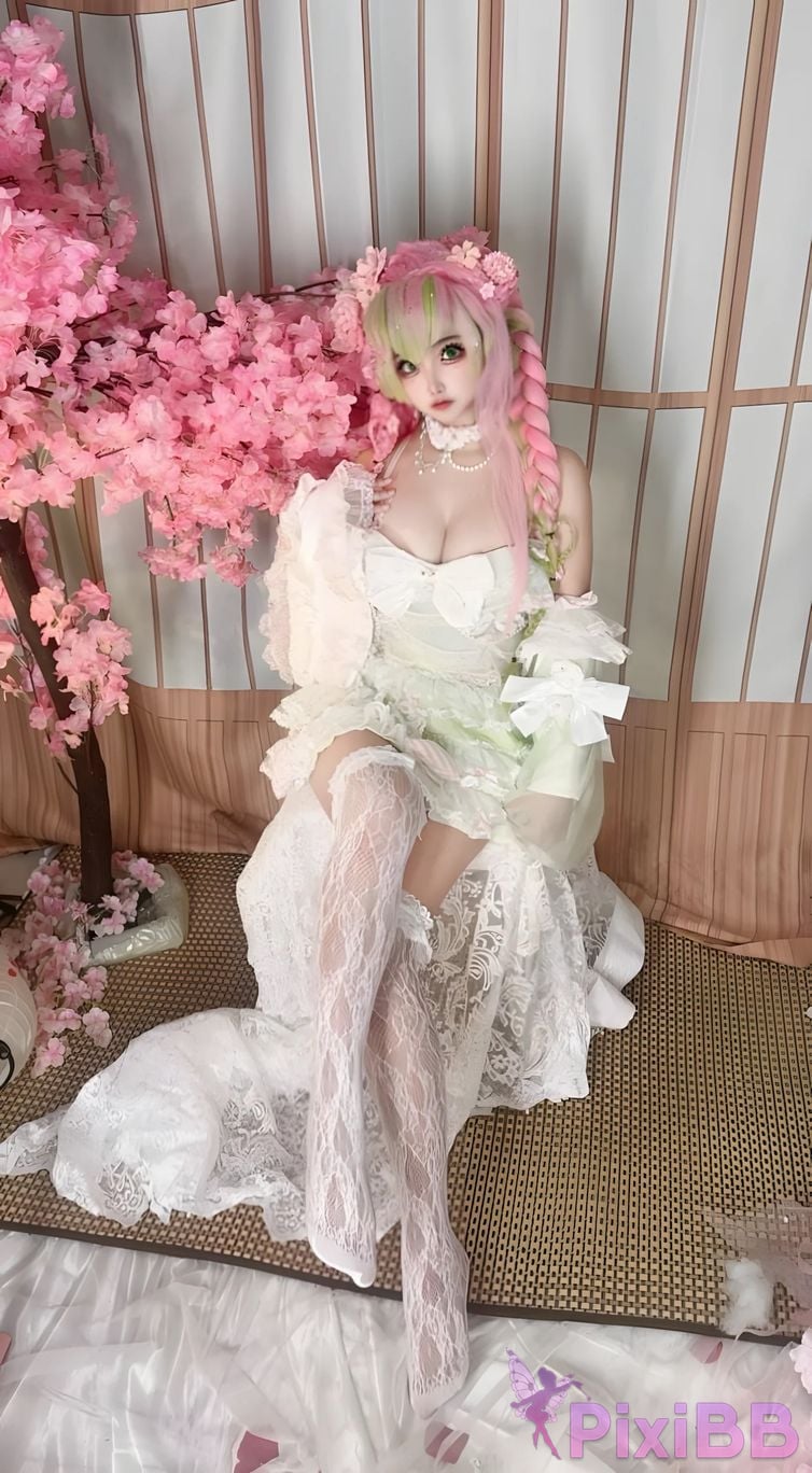 Cosplayer Vanilla Milk Meow D e m o n S l a y r K i t s u Y b Kanroji Mitsuri Collectors Edition PixiBB.COM 114