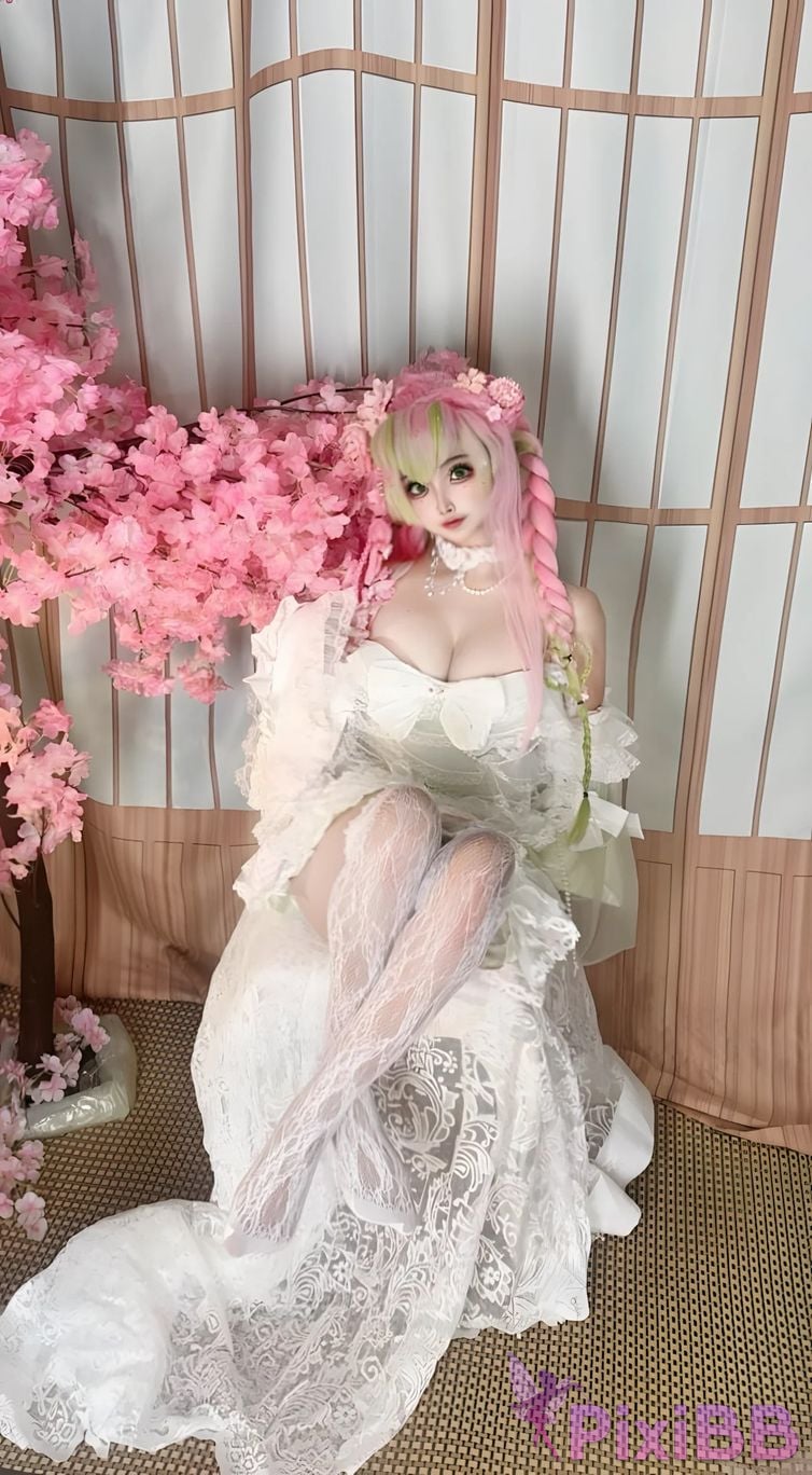 Cosplayer Vanilla Milk Meow D e m o n S l a y r K i t s u Y b Kanroji Mitsuri Collectors Edition PixiBB.COM 115