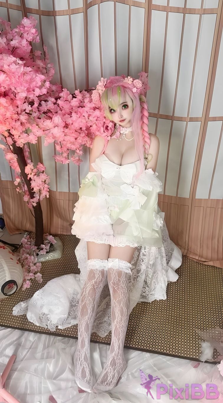 Cosplayer Vanilla Milk Meow D e m o n S l a y r K i t s u Y b Kanroji Mitsuri Collectors Edition PixiBB.COM 116