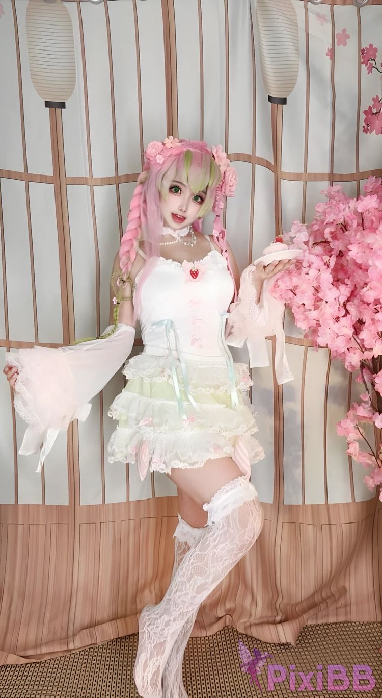 Cosplayer Vanilla Milk Meow D e m o n S l a y r K i t s u Y b Kanroji Mitsuri Collectors Edition PixiBB.COM 124