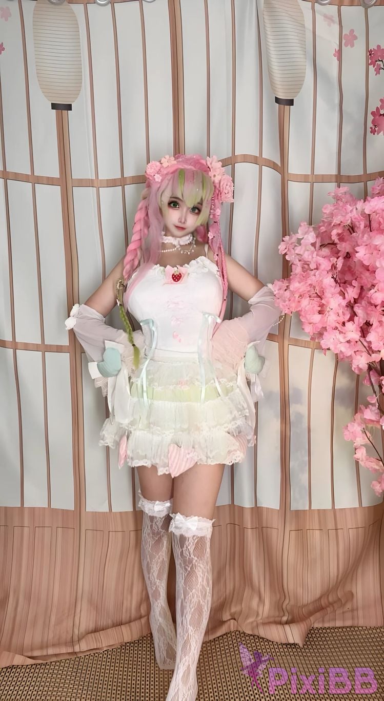Cosplayer Vanilla Milk Meow D e m o n S l a y r K i t s u Y b Kanroji Mitsuri Collectors Edition PixiBB.COM 126