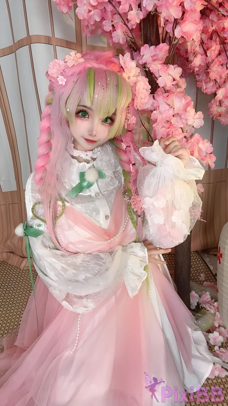 Cosplayer Vanilla Milk Meow D e m o n S l a y r K i t s u Y b Kanroji Mitsuri Collectors Edition PixiBB.COM 127