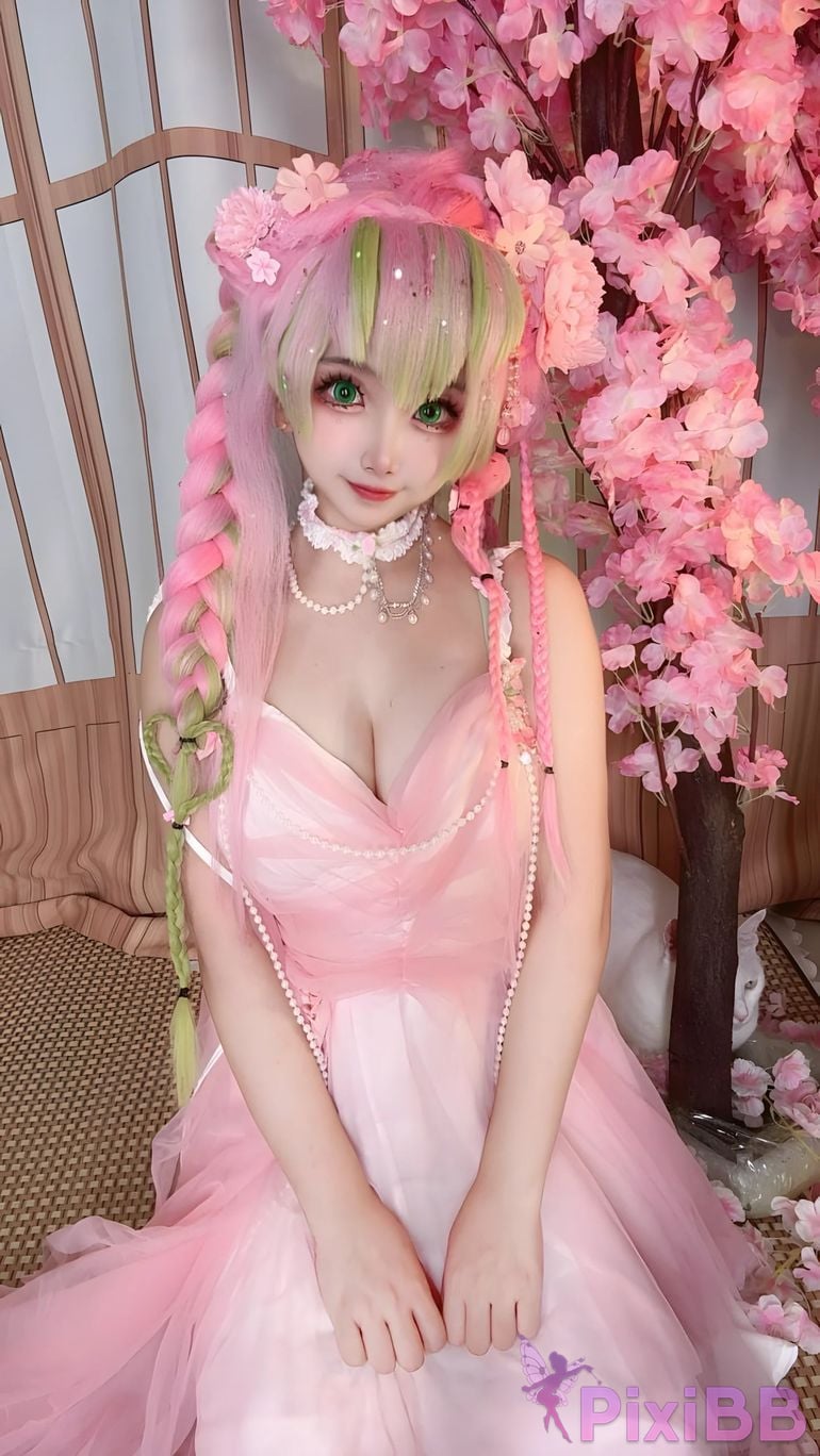 Cosplayer Vanilla Milk Meow D e m o n S l a y r K i t s u Y b Kanroji Mitsuri Collectors Edition PixiBB.COM 133