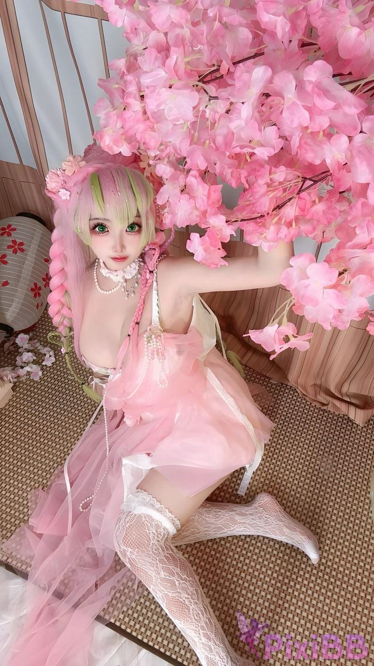 Cosplayer Vanilla Milk Meow D e m o n S l a y r K i t s u Y b Kanroji Mitsuri Collectors Edition PixiBB.COM 135
