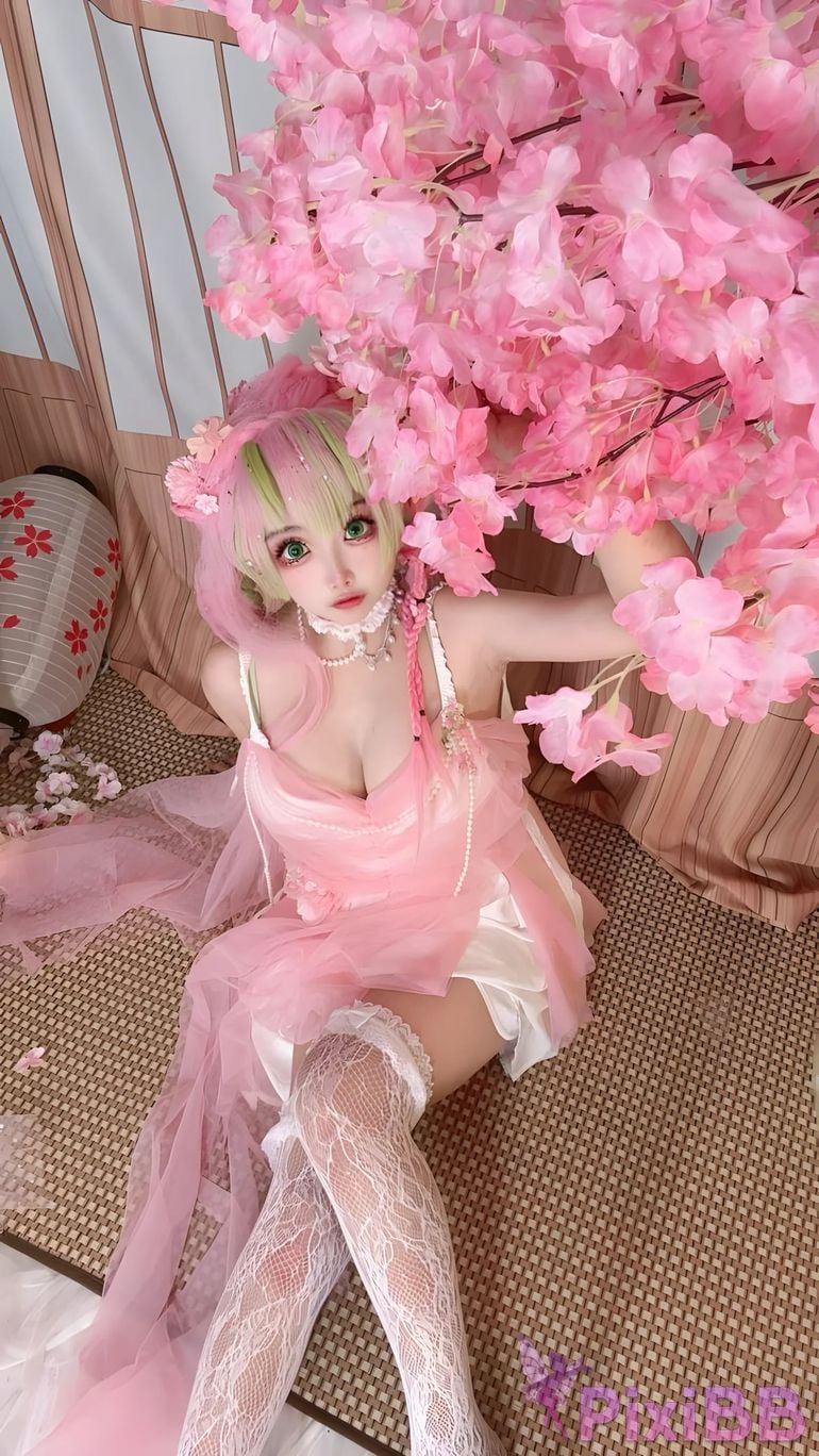 Cosplayer Vanilla Milk Meow D e m o n S l a y r K i t s u Y b Kanroji Mitsuri Collectors Edition PixiBB.COM 136