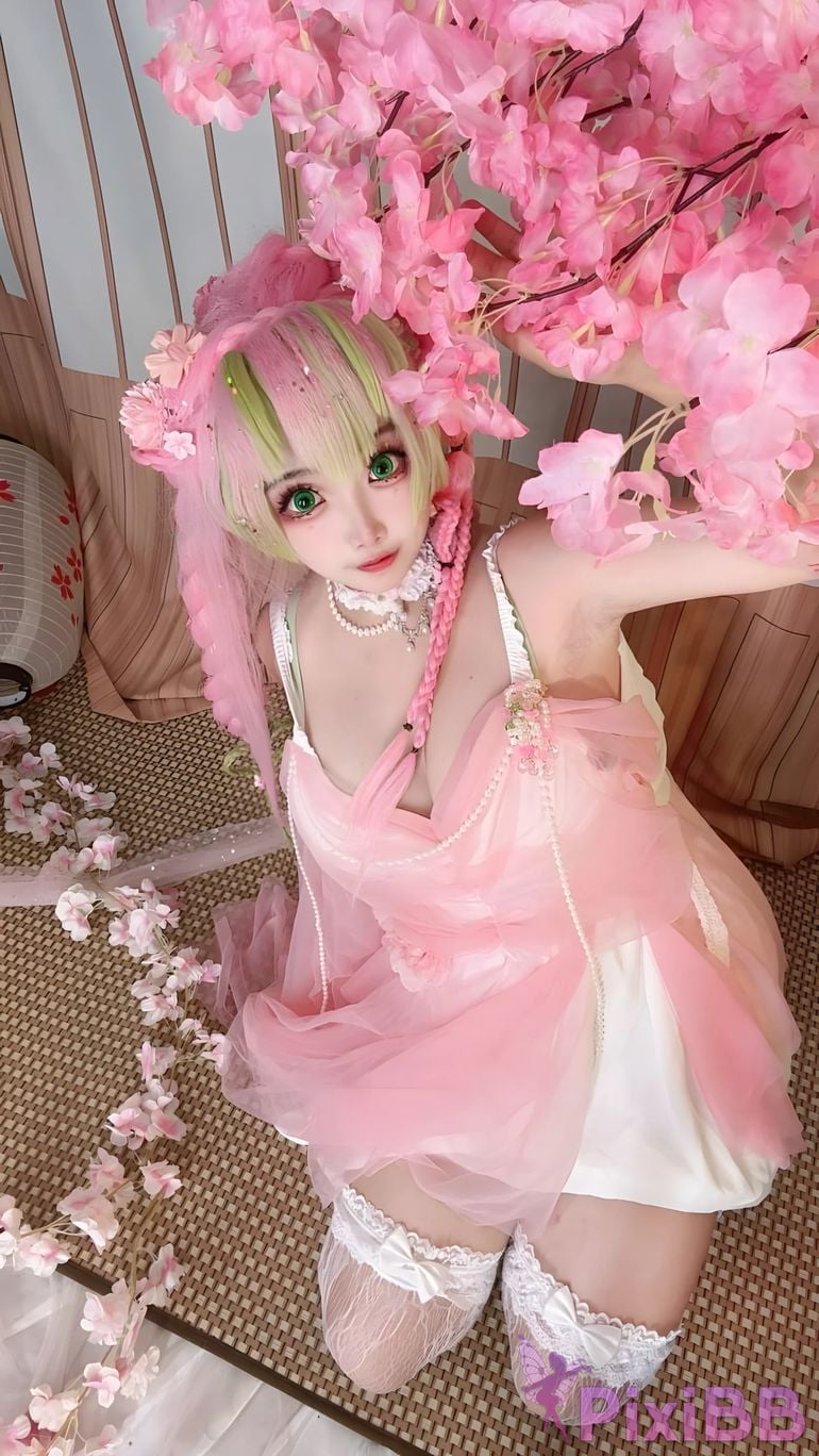 Cosplayer Vanilla Milk Meow D e m o n S l a y r K i t s u Y b Kanroji Mitsuri Collectors Edition PixiBB.COM 138