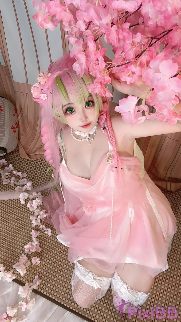 Cosplayer Vanilla Milk Meow D e m o n S l a y r K i t s u Y b Kanroji Mitsuri Collectors Edition PixiBB.COM 139