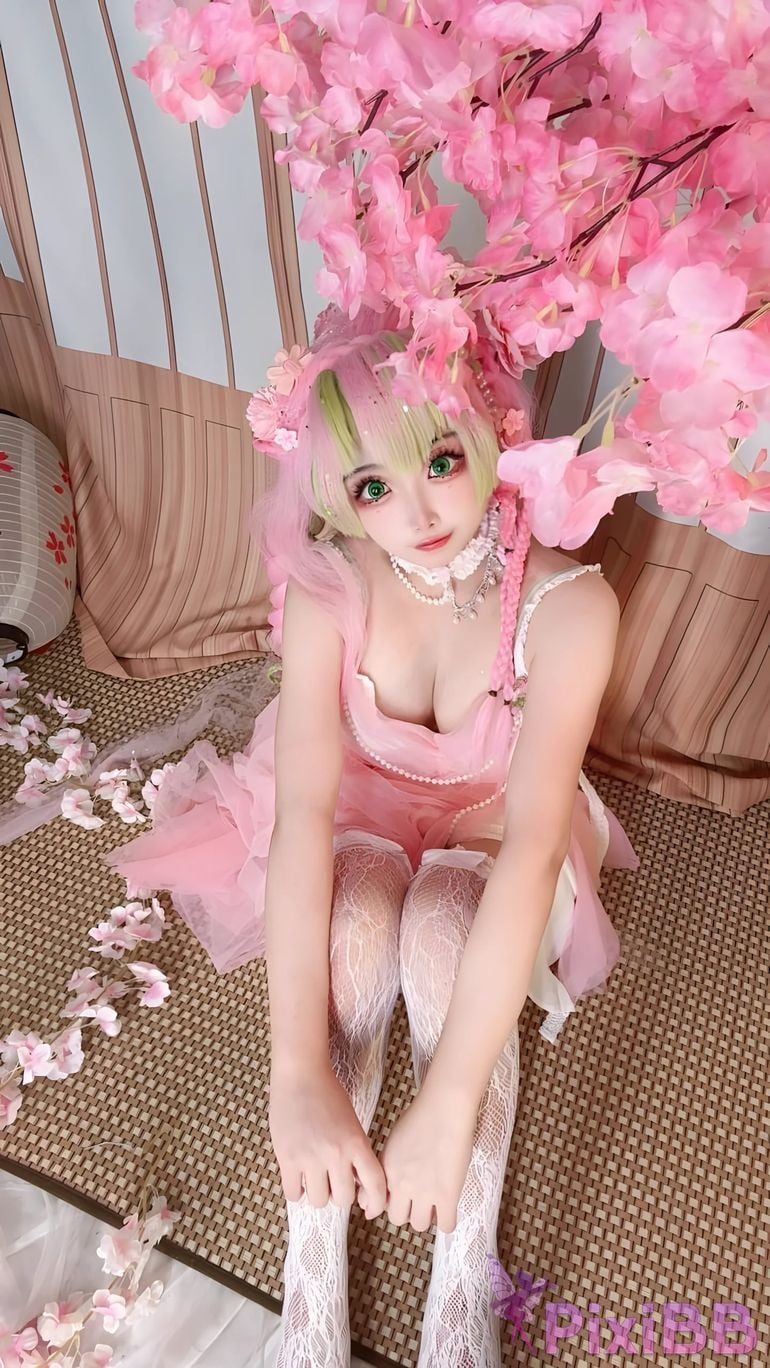 Cosplayer Vanilla Milk Meow D e m o n S l a y r K i t s u Y b Kanroji Mitsuri Collectors Edition PixiBB.COM 140
