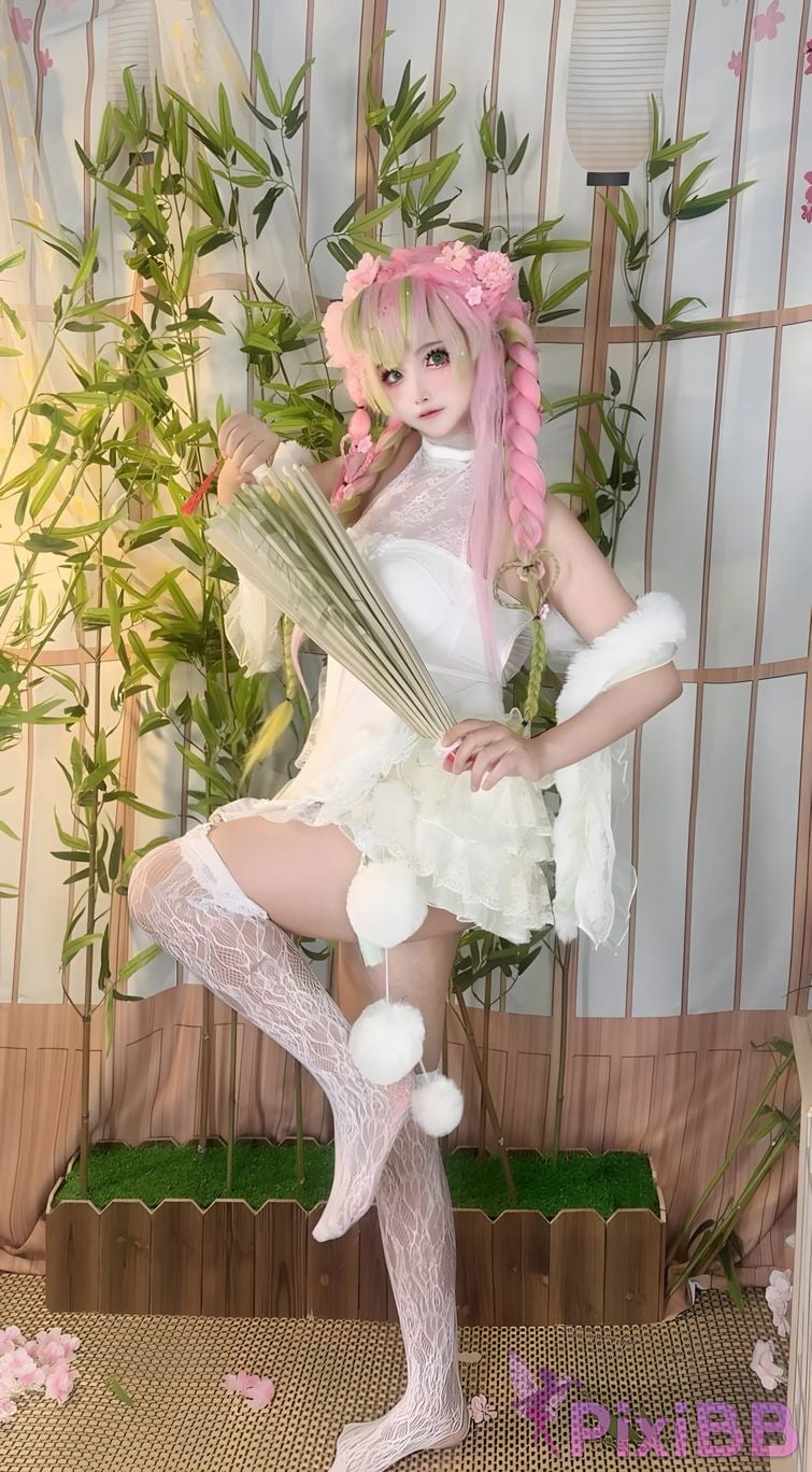 Cosplayer Vanilla Milk Meow D e m o n S l a y r K i t s u Y b Kanroji Mitsuri Collectors Edition PixiBB.COM 147