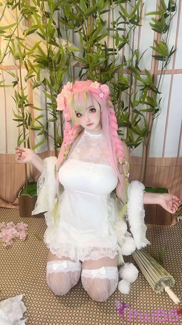 Cosplayer Vanilla Milk Meow D e m o n S l a y r K i t s u Y b Kanroji Mitsuri Collectors Edition PixiBB.COM 151