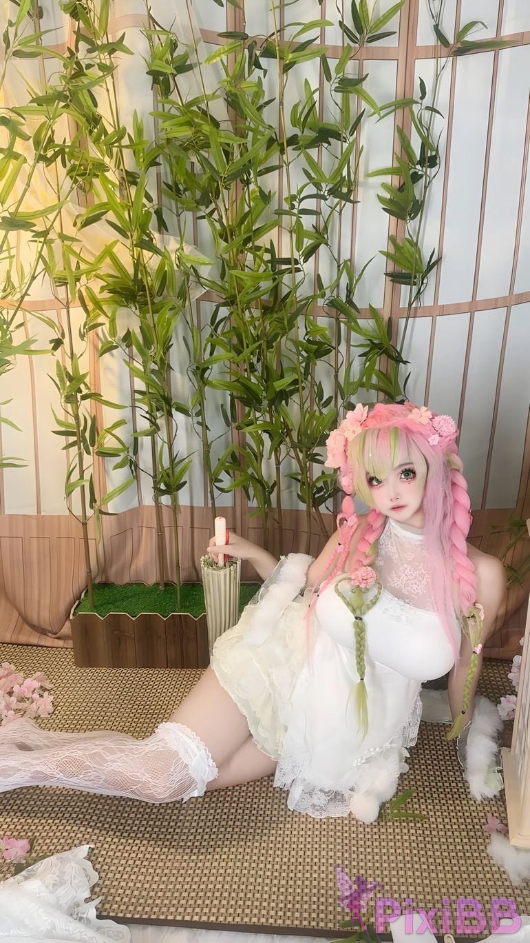 Cosplayer Vanilla Milk Meow D e m o n S l a y r K i t s u Y b Kanroji Mitsuri Collectors Edition PixiBB.COM 152