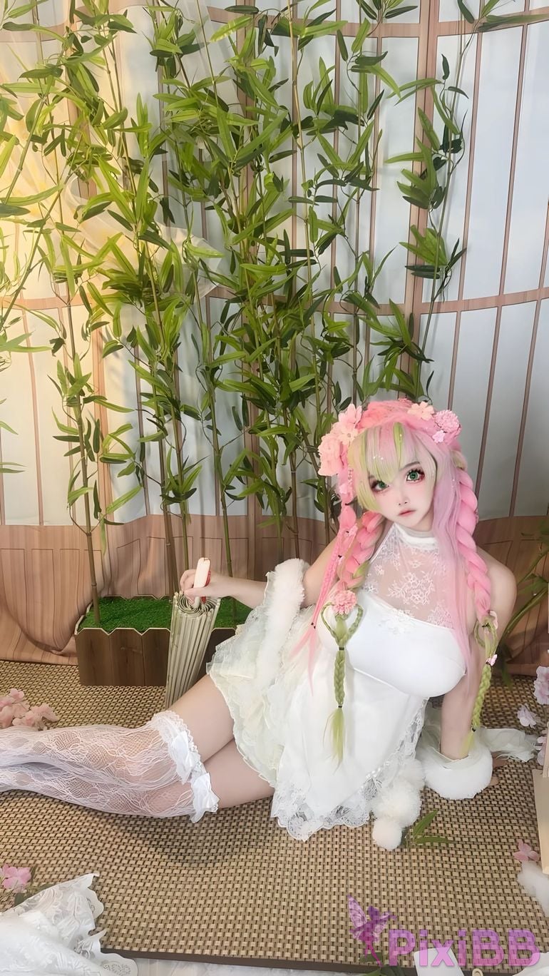 Cosplayer Vanilla Milk Meow D e m o n S l a y r K i t s u Y b Kanroji Mitsuri Collectors Edition PixiBB.COM 153