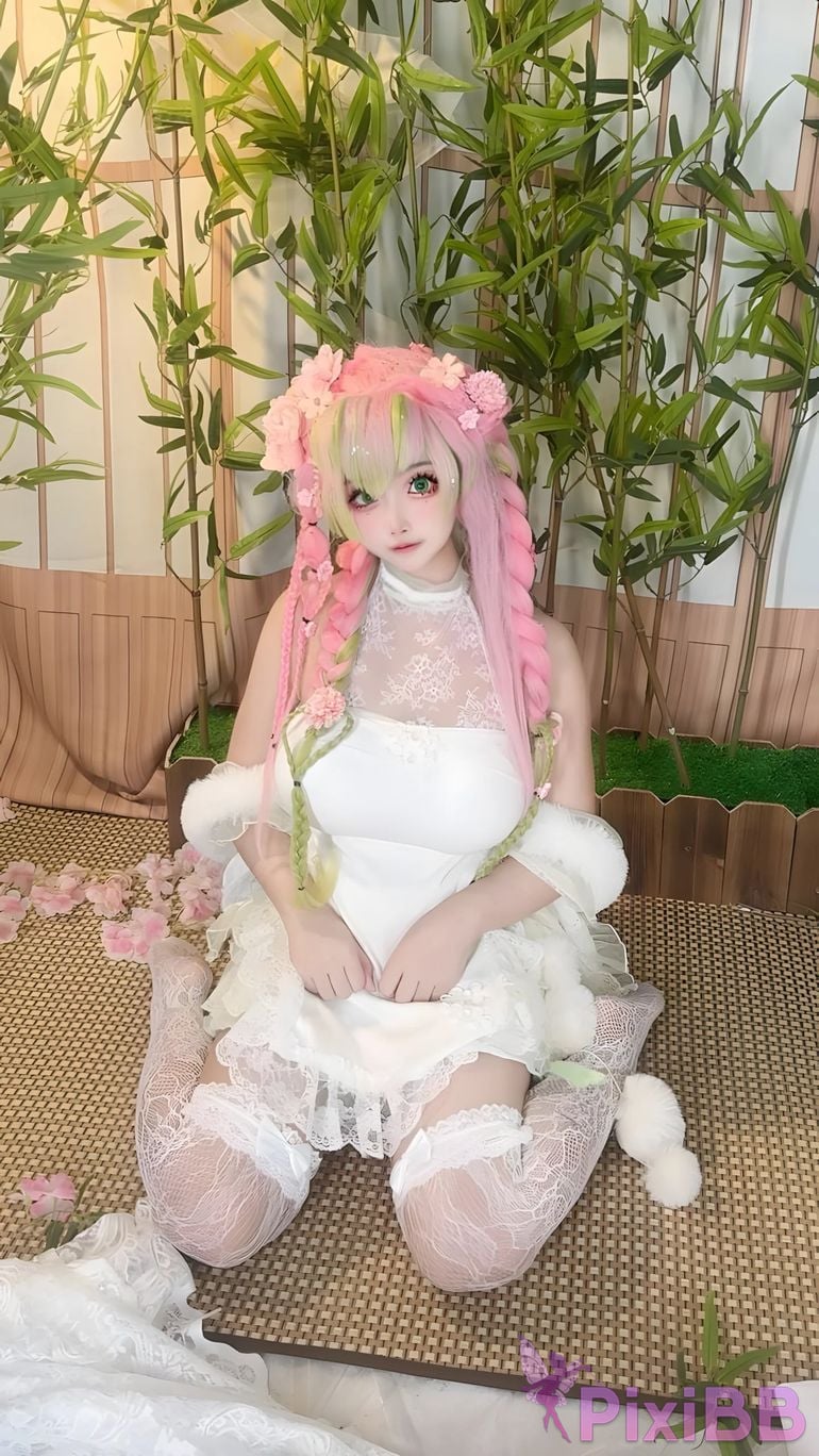 Cosplayer Vanilla Milk Meow D e m o n S l a y r K i t s u Y b Kanroji Mitsuri Collectors Edition PixiBB.COM 154