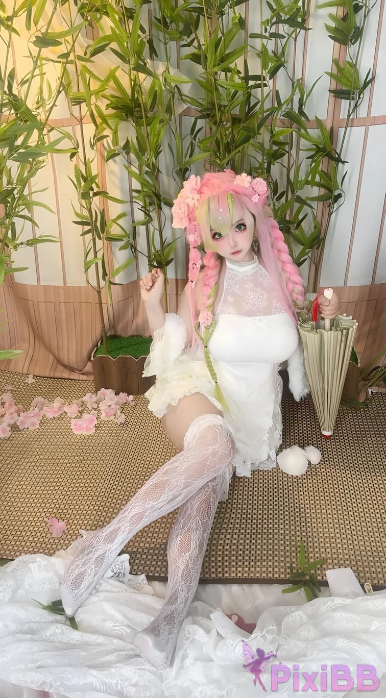 Cosplayer Vanilla Milk Meow D e m o n S l a y r K i t s u Y b Kanroji Mitsuri Collectors Edition PixiBB.COM 155