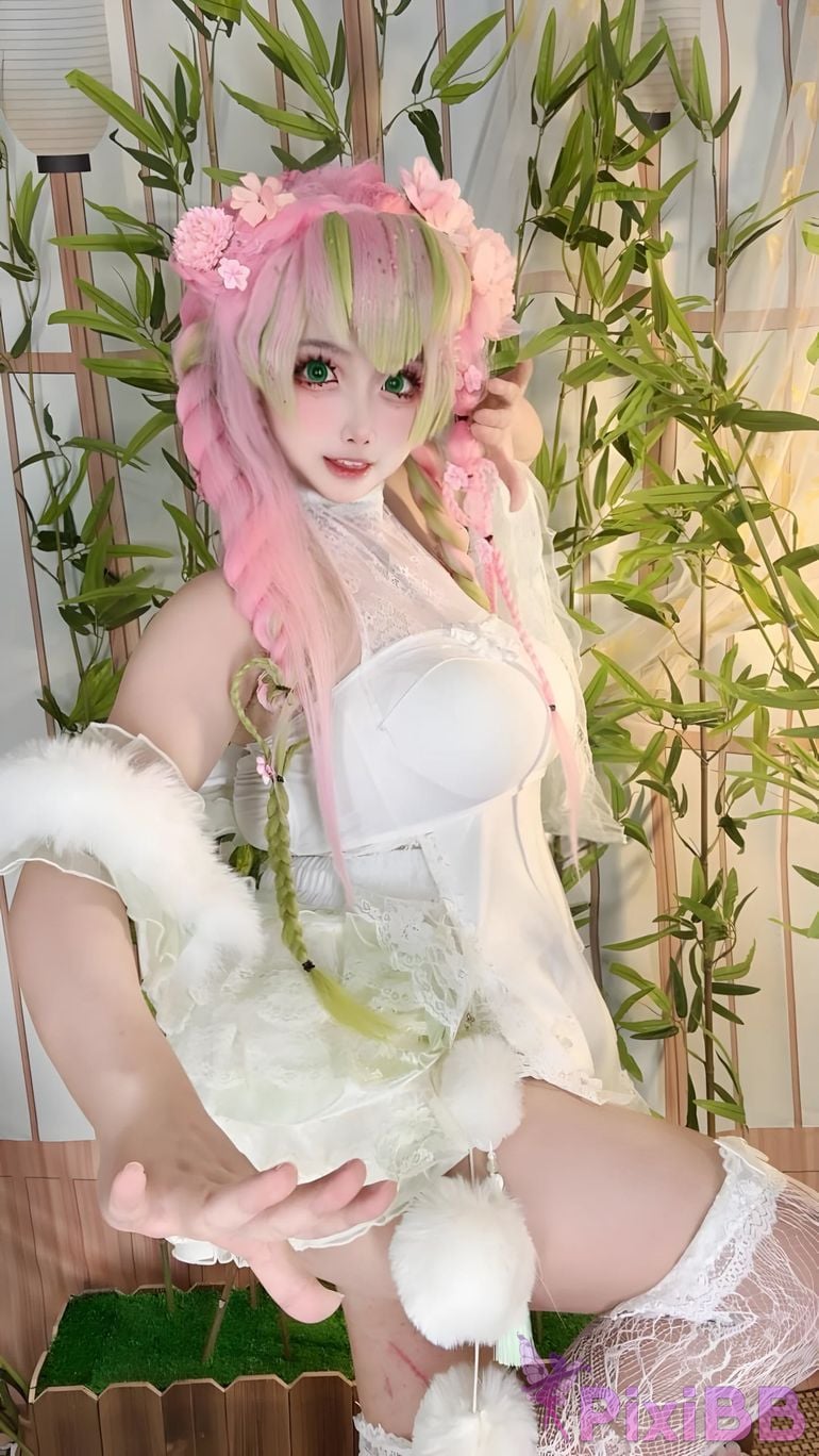 Cosplayer Vanilla Milk Meow D e m o n S l a y r K i t s u Y b Kanroji Mitsuri Collectors Edition PixiBB.COM 156