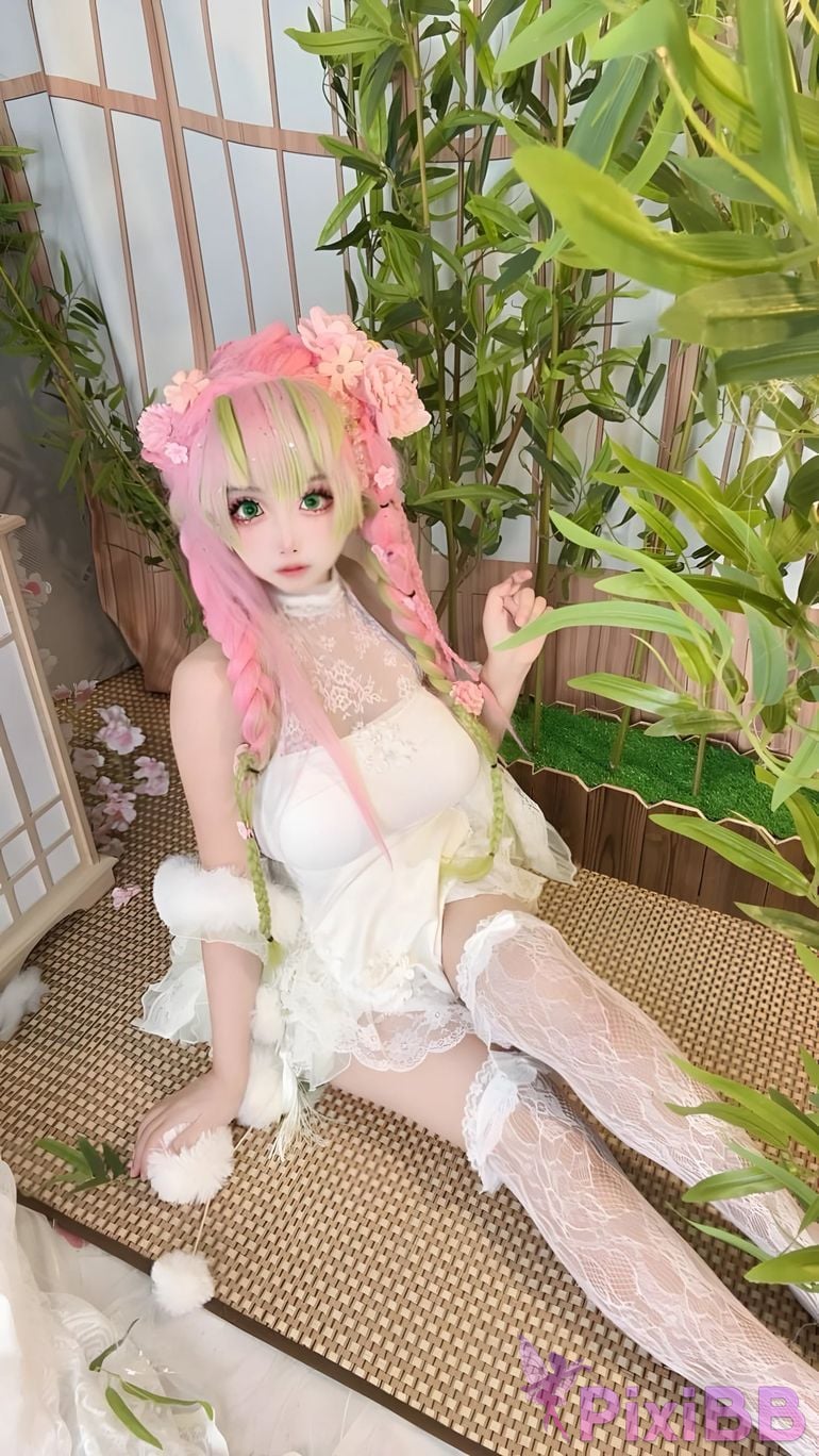 Cosplayer Vanilla Milk Meow D e m o n S l a y r K i t s u Y b Kanroji Mitsuri Collectors Edition PixiBB.COM 162