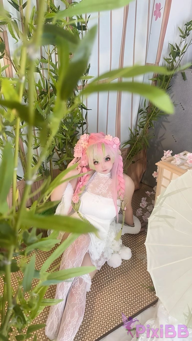 Cosplayer Vanilla Milk Meow D e m o n S l a y r K i t s u Y b Kanroji Mitsuri Collectors Edition PixiBB.COM 163