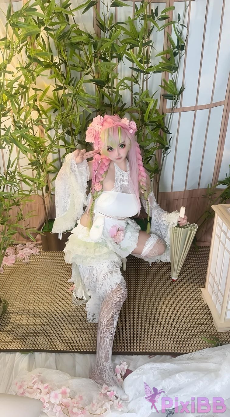 Cosplayer Vanilla Milk Meow D e m o n S l a y r K i t s u Y b Kanroji Mitsuri Collectors Edition PixiBB.COM 175