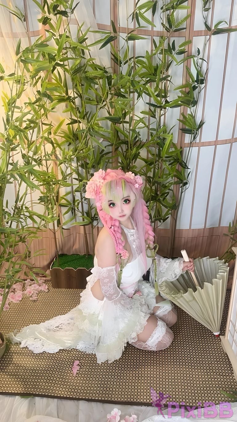Cosplayer Vanilla Milk Meow D e m o n S l a y r K i t s u Y b Kanroji Mitsuri Collectors Edition PixiBB.COM 176