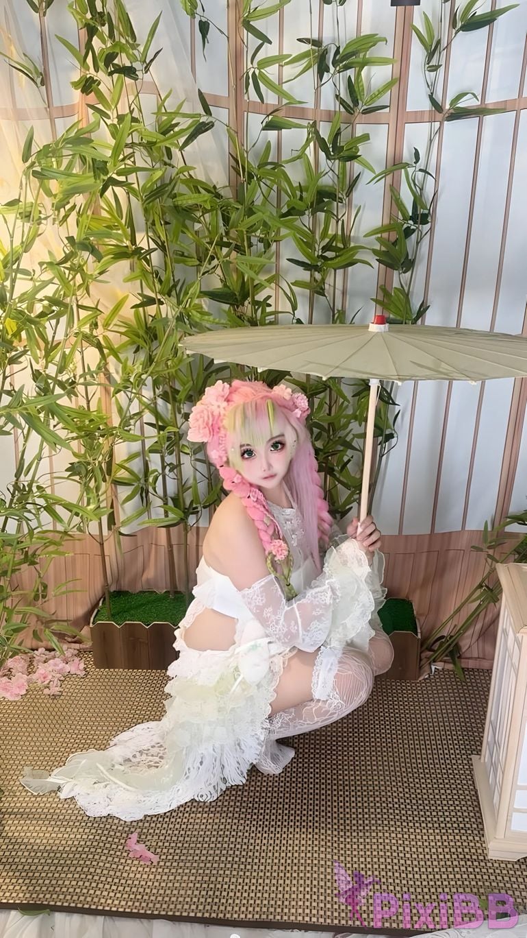 Cosplayer Vanilla Milk Meow D e m o n S l a y r K i t s u Y b Kanroji Mitsuri Collectors Edition PixiBB.COM 177