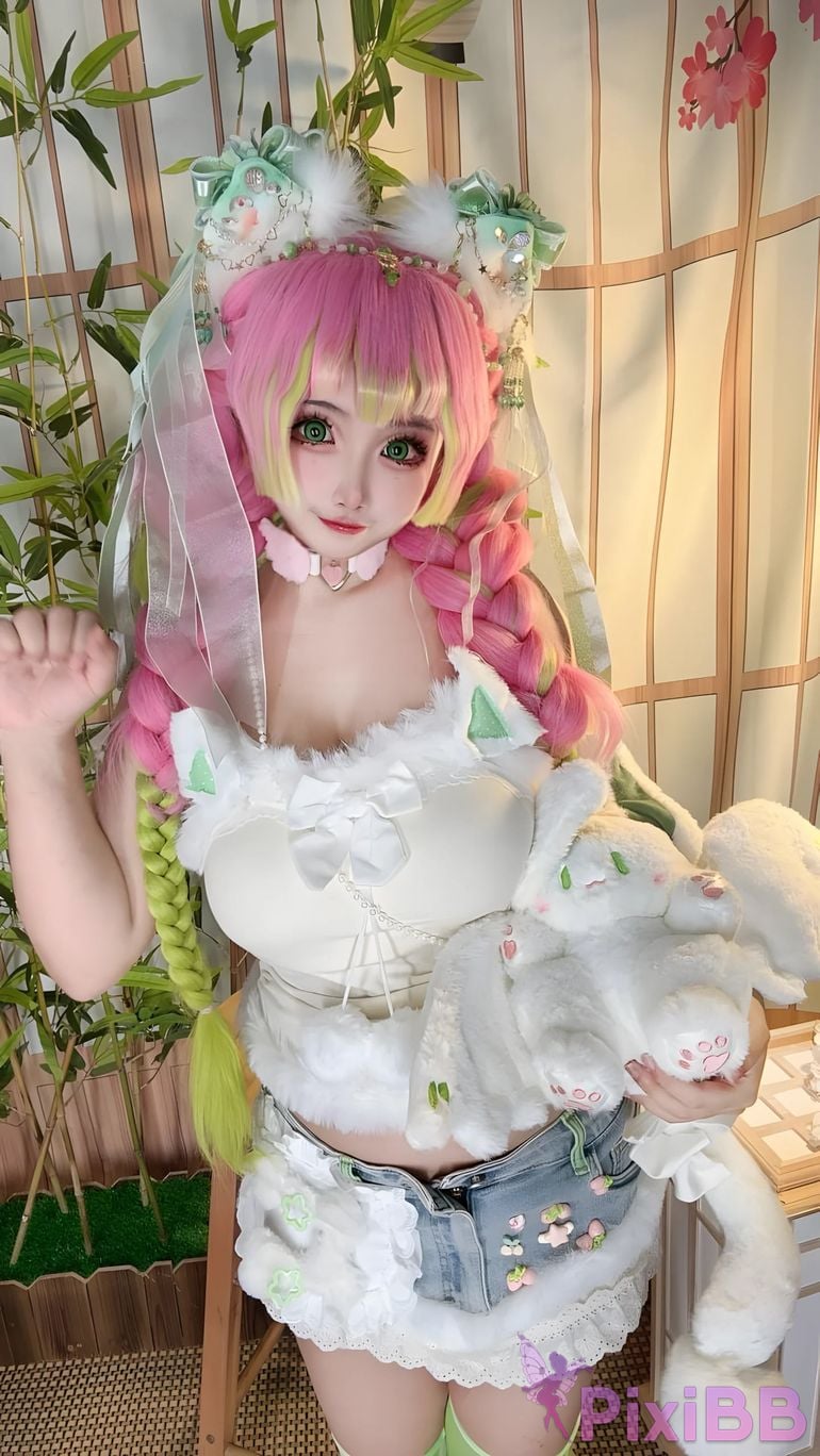 Cosplayer Vanilla Milk Meow D e m o n S l a y r K i t s u Y b Kanroji Mitsuri Collectors Edition PixiBB.COM 194
