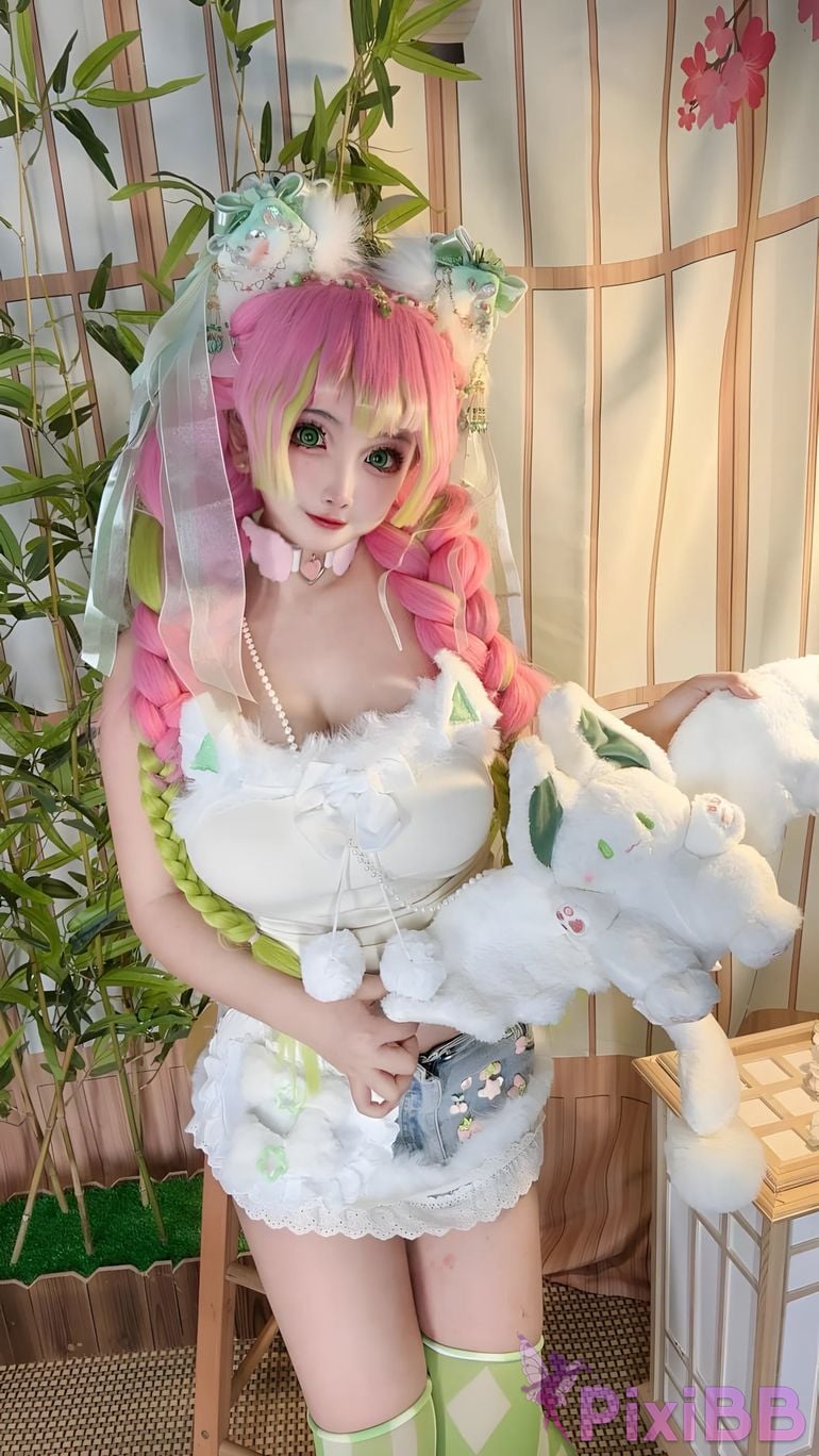 Cosplayer Vanilla Milk Meow D e m o n S l a y r K i t s u Y b Kanroji Mitsuri Collectors Edition PixiBB.COM 196