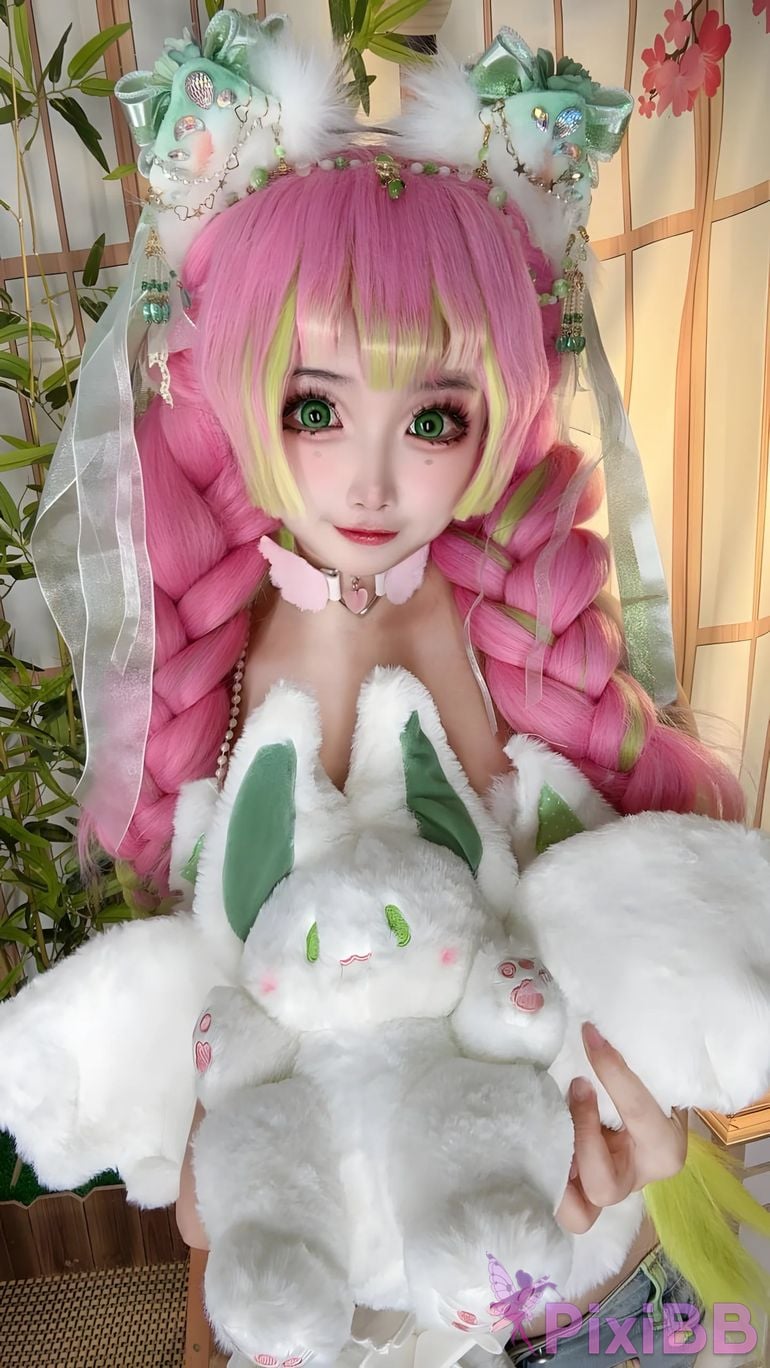 Cosplayer Vanilla Milk Meow D e m o n S l a y r K i t s u Y b Kanroji Mitsuri Collectors Edition PixiBB.COM 197