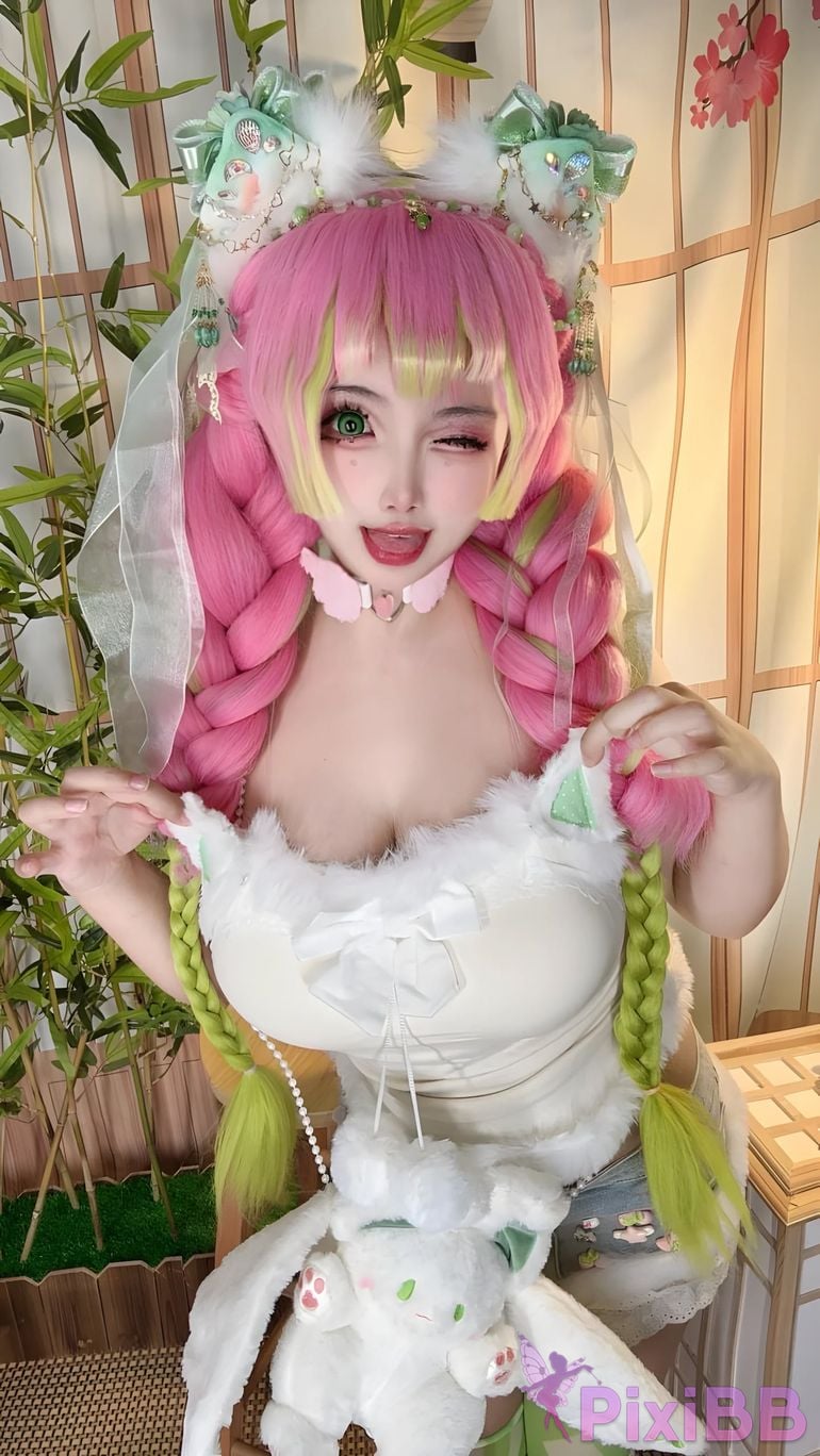Cosplayer Vanilla Milk Meow D e m o n S l a y r K i t s u Y b Kanroji Mitsuri Collectors Edition PixiBB.COM 198