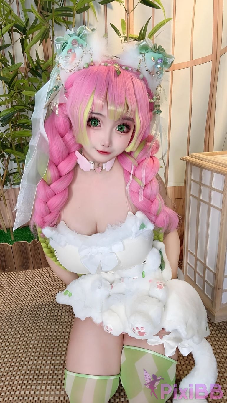 Cosplayer Vanilla Milk Meow D e m o n S l a y r K i t s u Y b Kanroji Mitsuri Collectors Edition PixiBB.COM 201