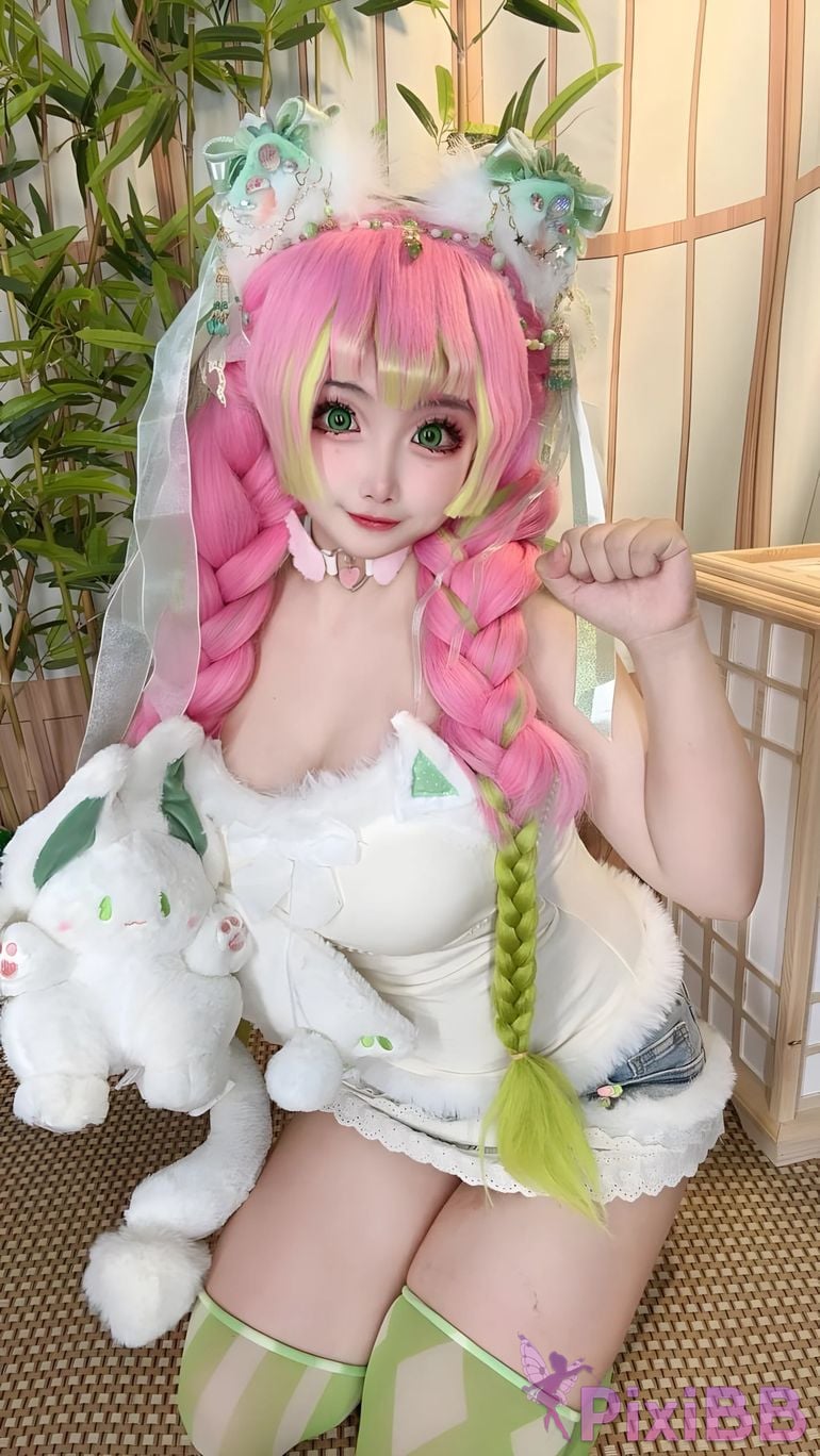 Cosplayer Vanilla Milk Meow D e m o n S l a y r K i t s u Y b Kanroji Mitsuri Collectors Edition PixiBB.COM 202