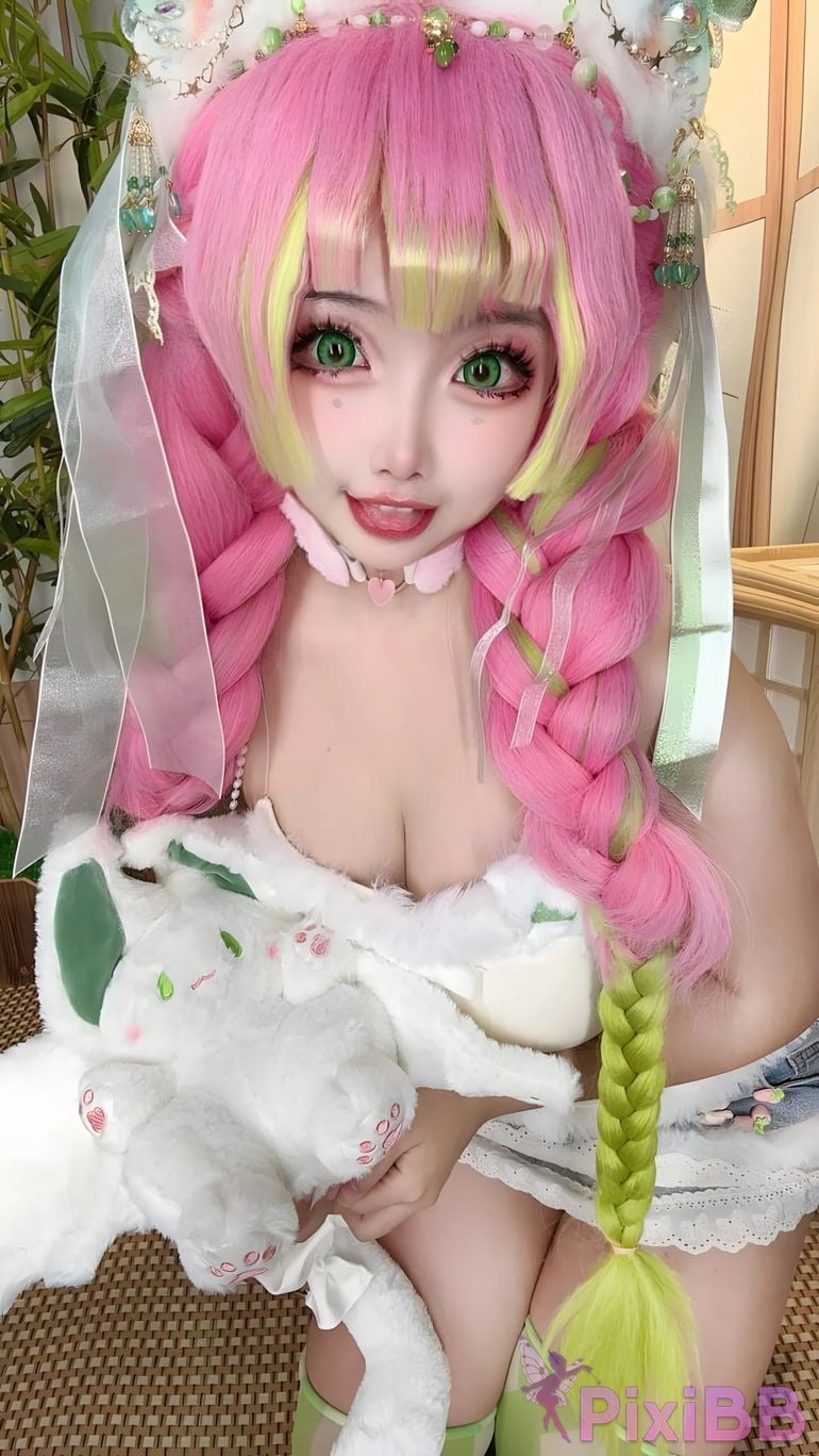 Cosplayer Vanilla Milk Meow D e m o n S l a y r K i t s u Y b Kanroji Mitsuri Collectors Edition PixiBB.COM 204
