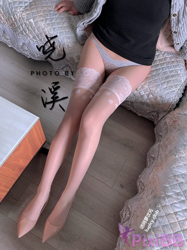 OtherXXX Xiaoxi Tall beautiful legs and silk feet Welfare Ji exposed in various places for private photos PixiBB.COM 031