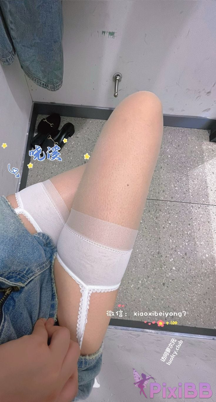 OtherXXX Xiaoxi Tall beautiful legs and silk feet Welfare Ji exposed in various places for private photos PixiBB.COM 050