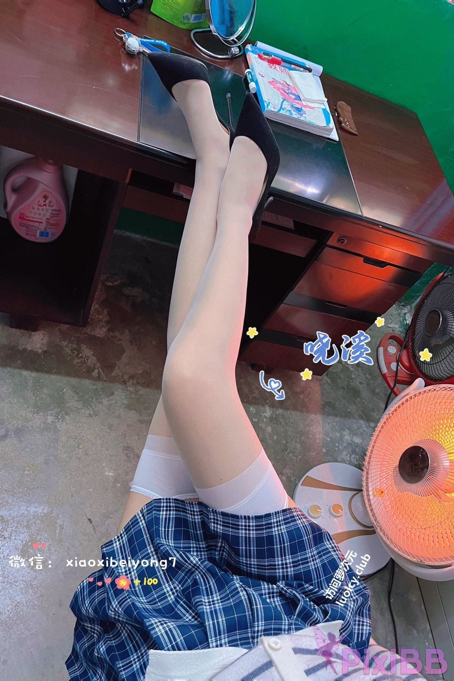 OtherXXX Xiaoxi Tall beautiful legs and silk feet Welfare Ji exposed in various places for private photos PixiBB.COM 182