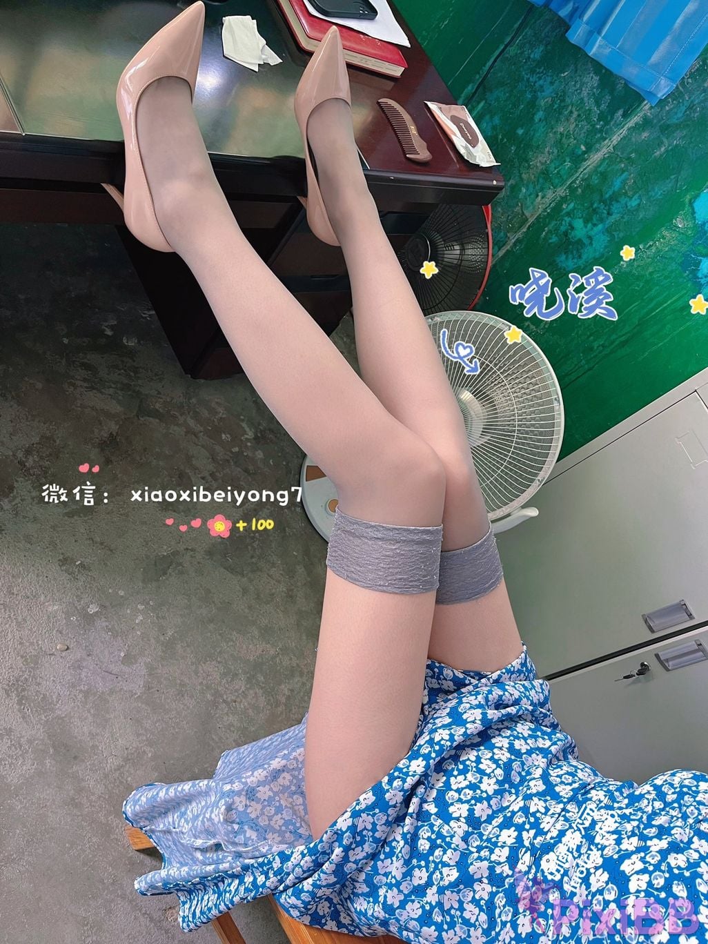 OtherXXX Xiaoxi Tall beautiful legs and silk feet Welfare Ji exposed in various places for private photos PixiBB.COM 318