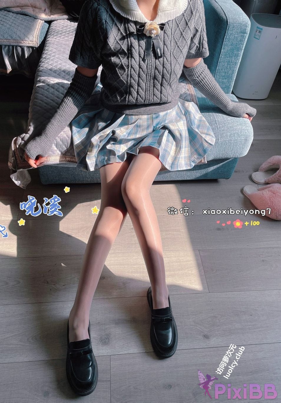 OtherXXX Xiaoxi Tall beautiful legs and silk feet Welfare Ji exposed in various places for private photos PixiBB.COM 323
