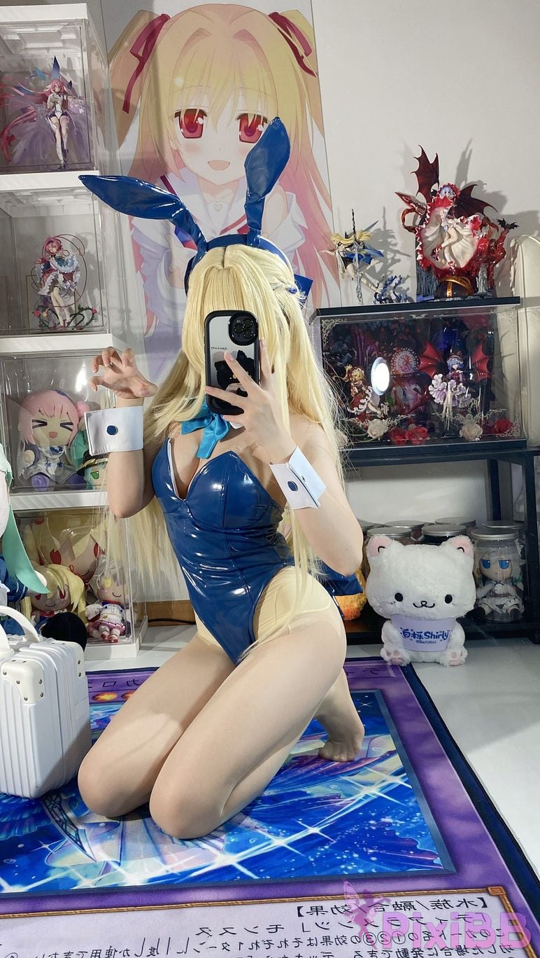 Cosplayer white oak Shirly Blue Archive Flying Birds and Horses bunny girl PixiBB.COM 111