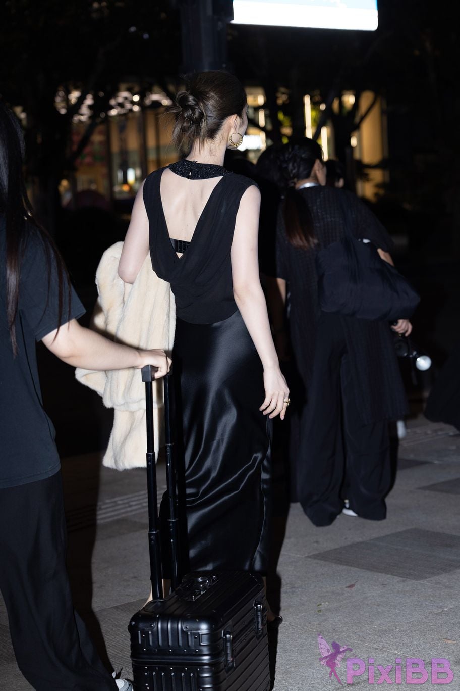 Featured Street Photography Works No.5536 Black elegant long skirt PixiBB.COM 009