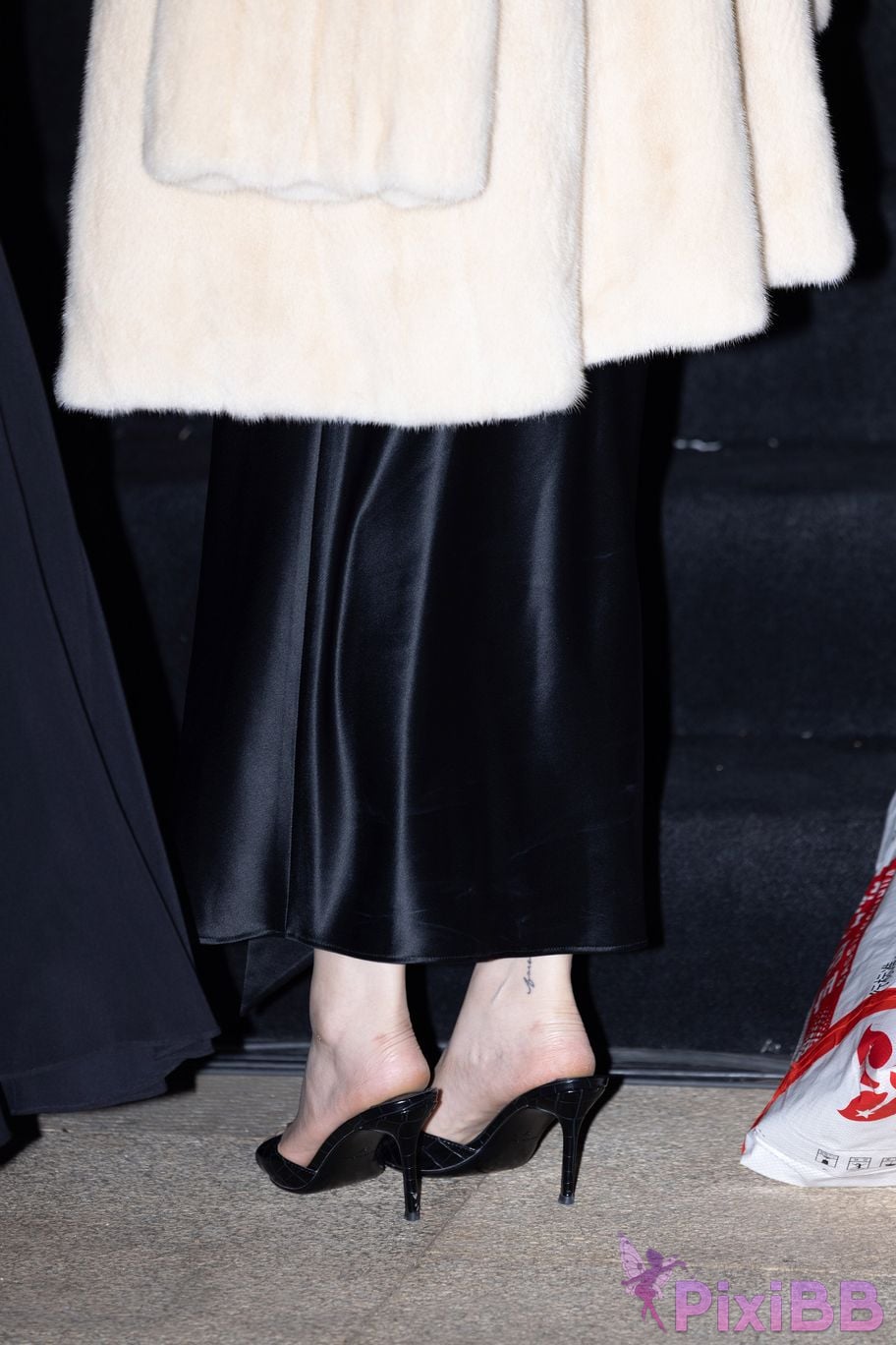 Featured Street Photography Works No.5536 Black elegant long skirt PixiBB.COM 054