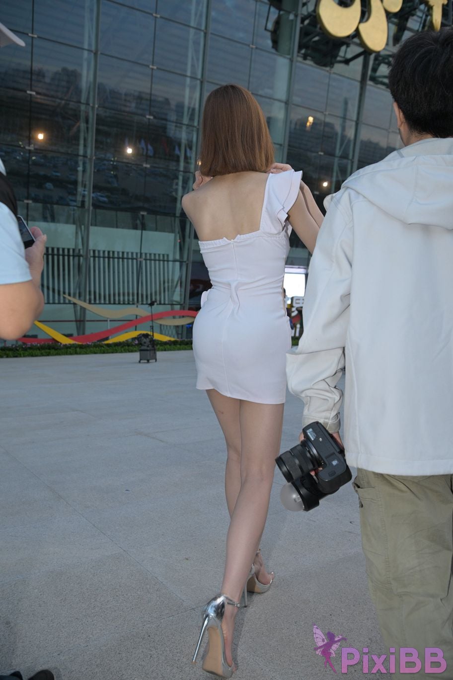 Featured Street Photography Works No.5537 Sisters with beautiful legs in short skirts PixiBB.COM 069