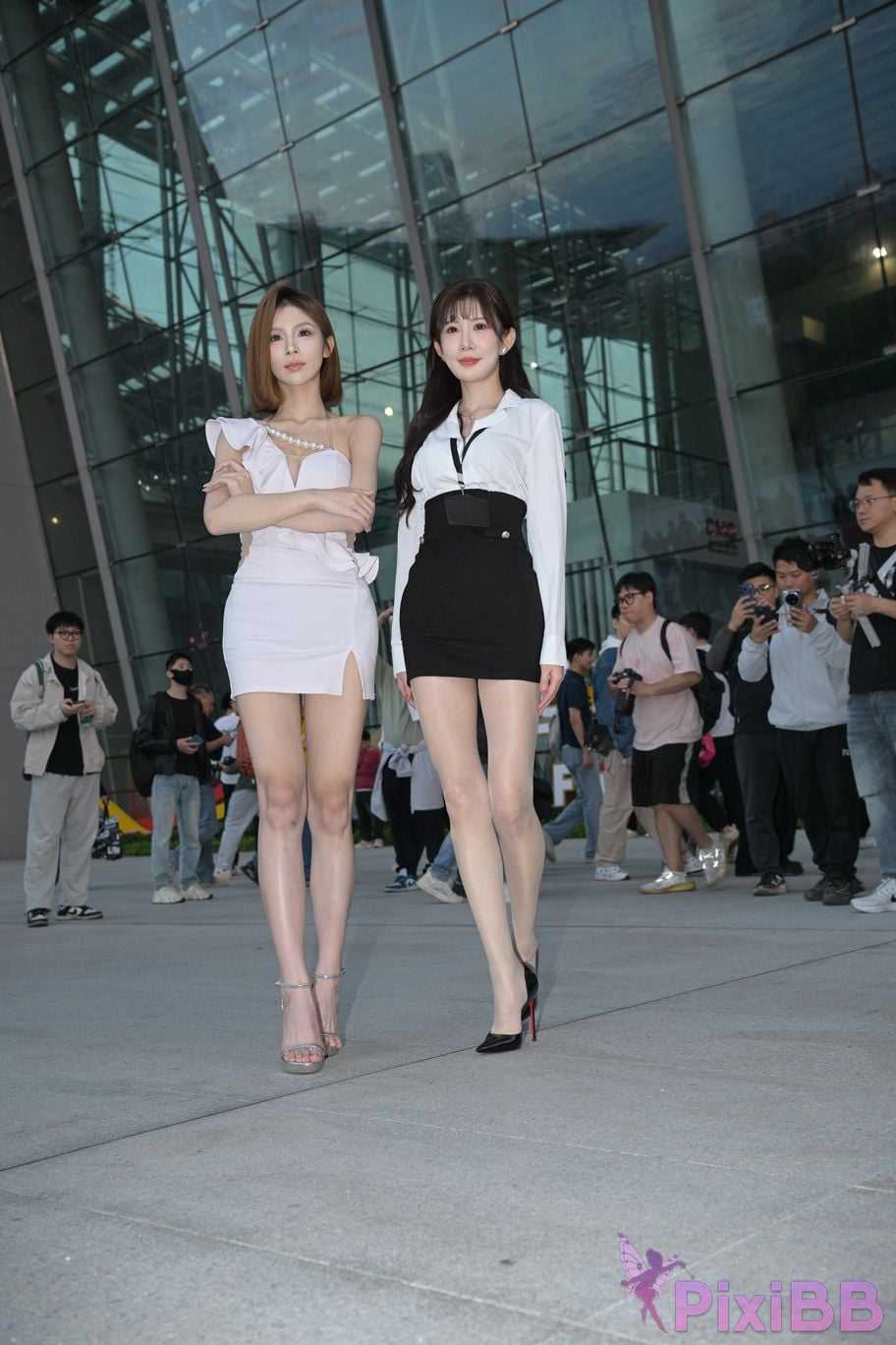 Featured Street Photography Works No.5537 Sisters with beautiful legs in short skirts PixiBB.COM 138
