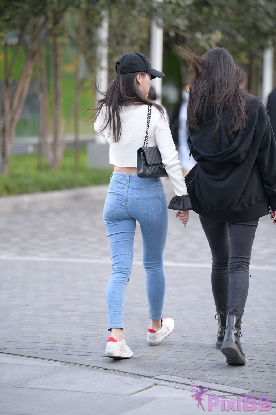 Featured Street Photography Works No.5538 white shoes jeans PixiBB.COM 057