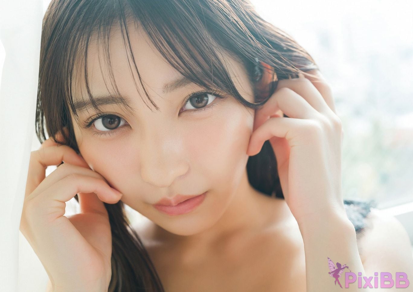 Japanese Idol TOOMI Jumi Squeezing from behind DOLCE digital photo book PixiBB.COM 002