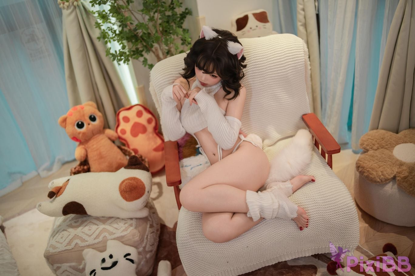 Cosplayer Bangni Bonnie There is a little white cat at home PixiBB.COM 049