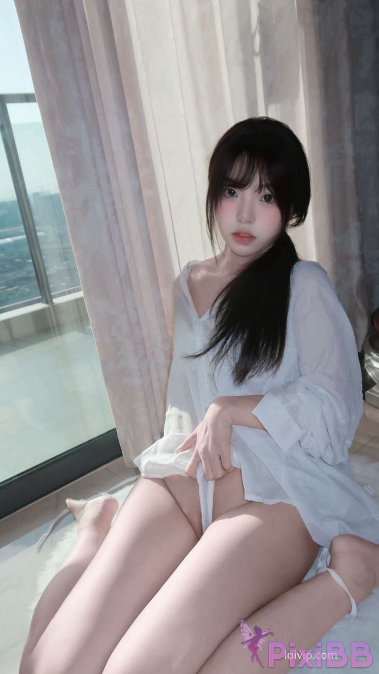 Cosplayer Yours truly u Cos white shirt PixiBB.COM 001