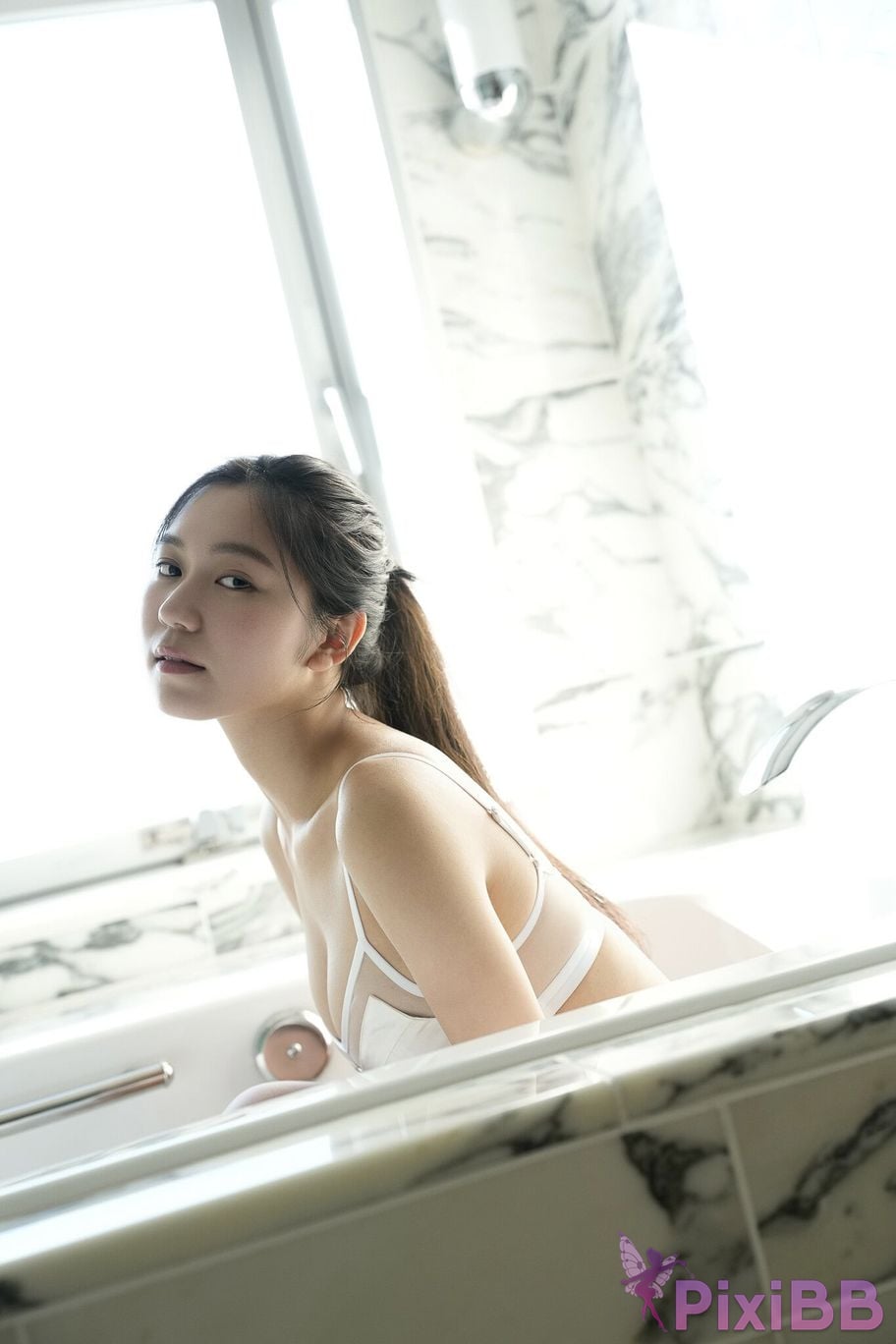Japanese Idol Kawamichi Sara FRIDAY digital photo book Glossy for adults Vol.1 PixiBB.COM 035