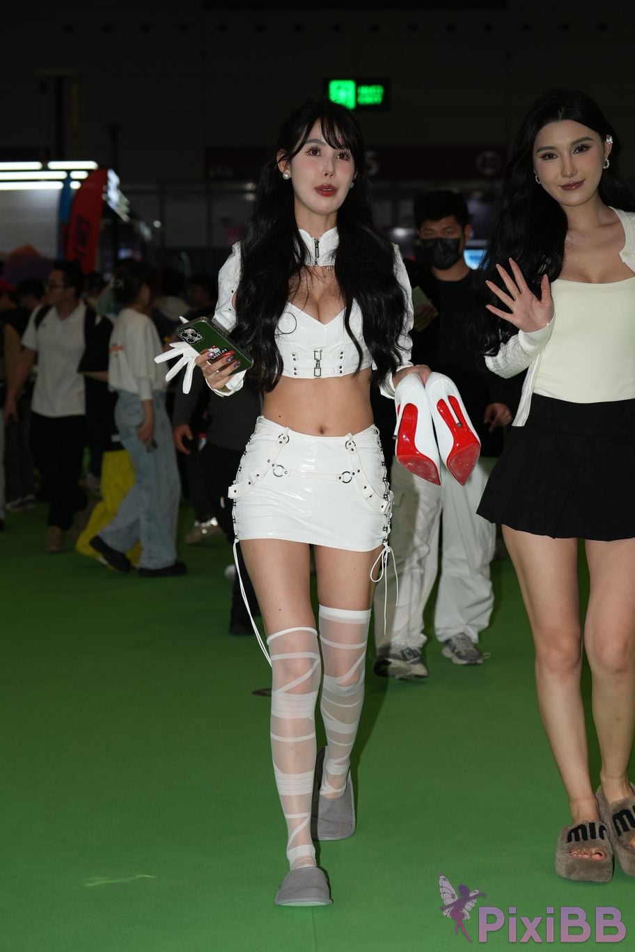 Featured Street Photography Works No.5553 sexy white skirt PixiBB.COM 020