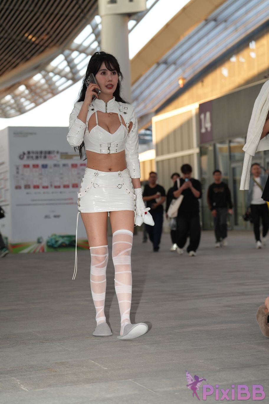 Featured Street Photography Works No.5553 sexy white skirt PixiBB.COM 072